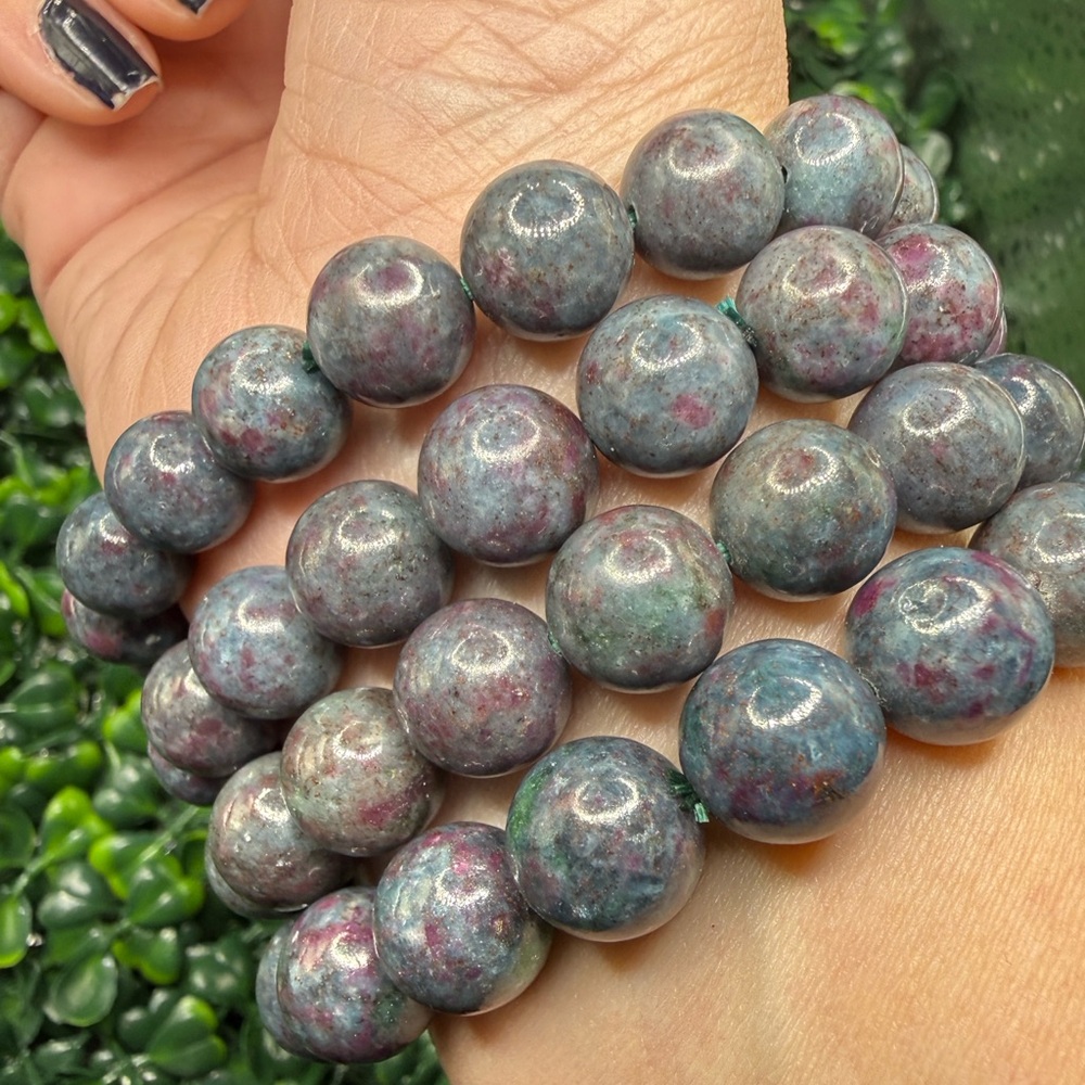 Ruby in Kyanite Beaded Bracelet *UV Reactive* - Picture 3 of 6